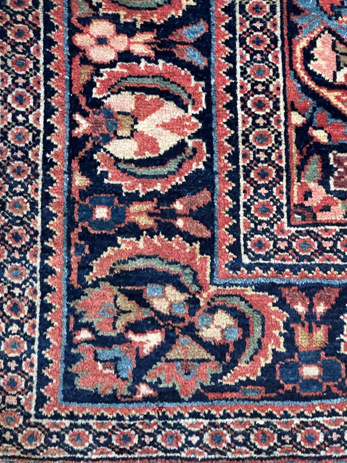 Very Good Antique Persian Lilian - 5'2" x 6'5" - Image 4